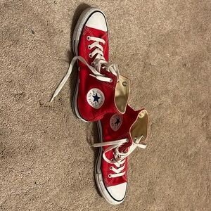 Red Converse women’s 8.5 great condition.